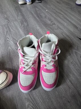 Women’s High-Top Sneakers - White & Hot Pink
